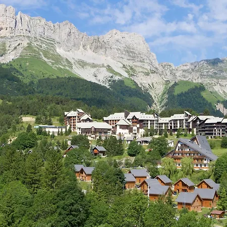 Alpine Escape Near Slopes *